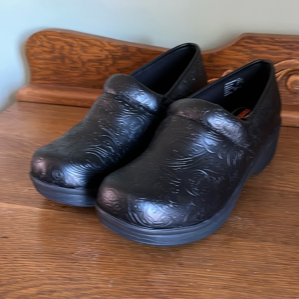 Safe T step comfort black slip ons